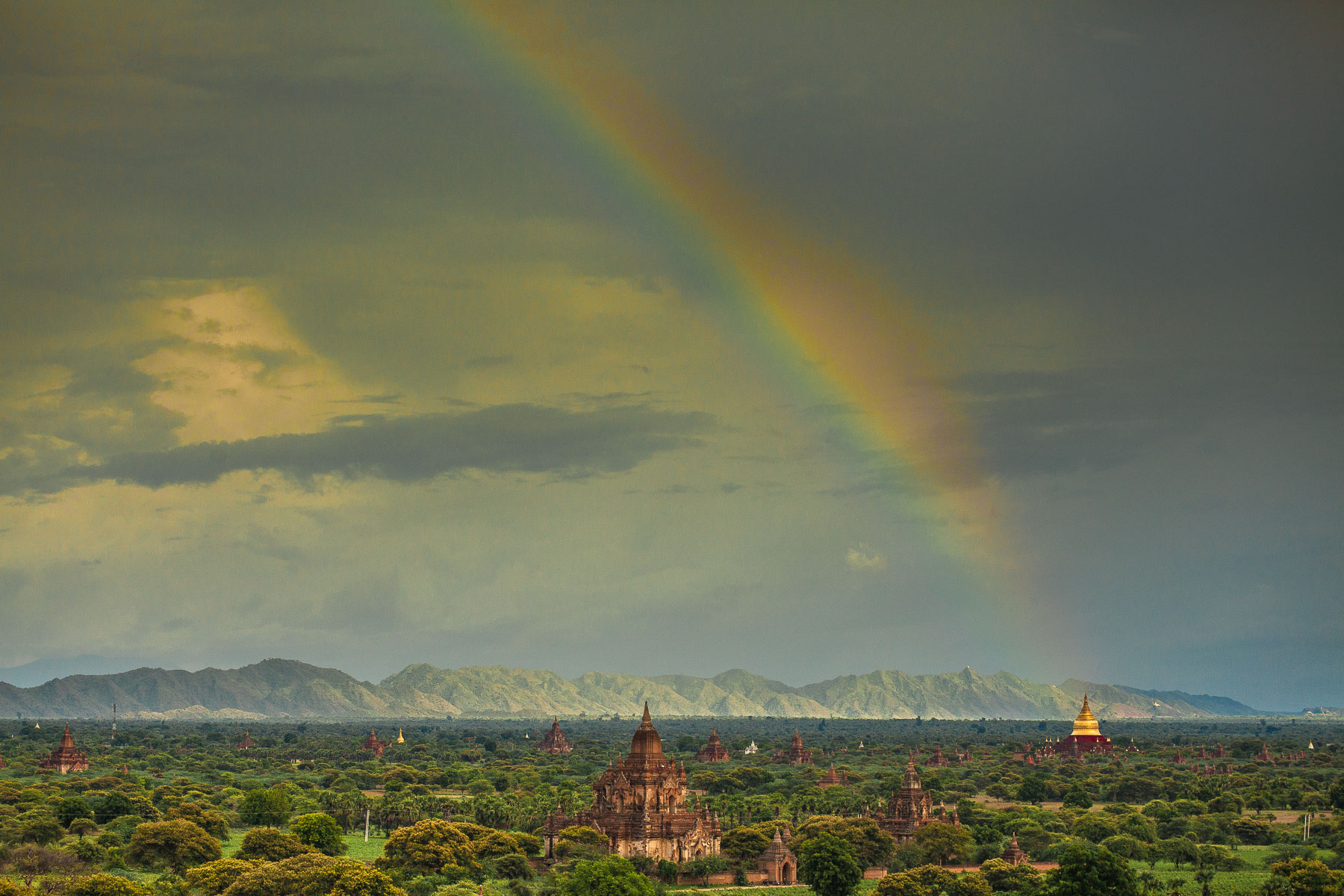 couleurs après la pluie (arc-en-ciel)